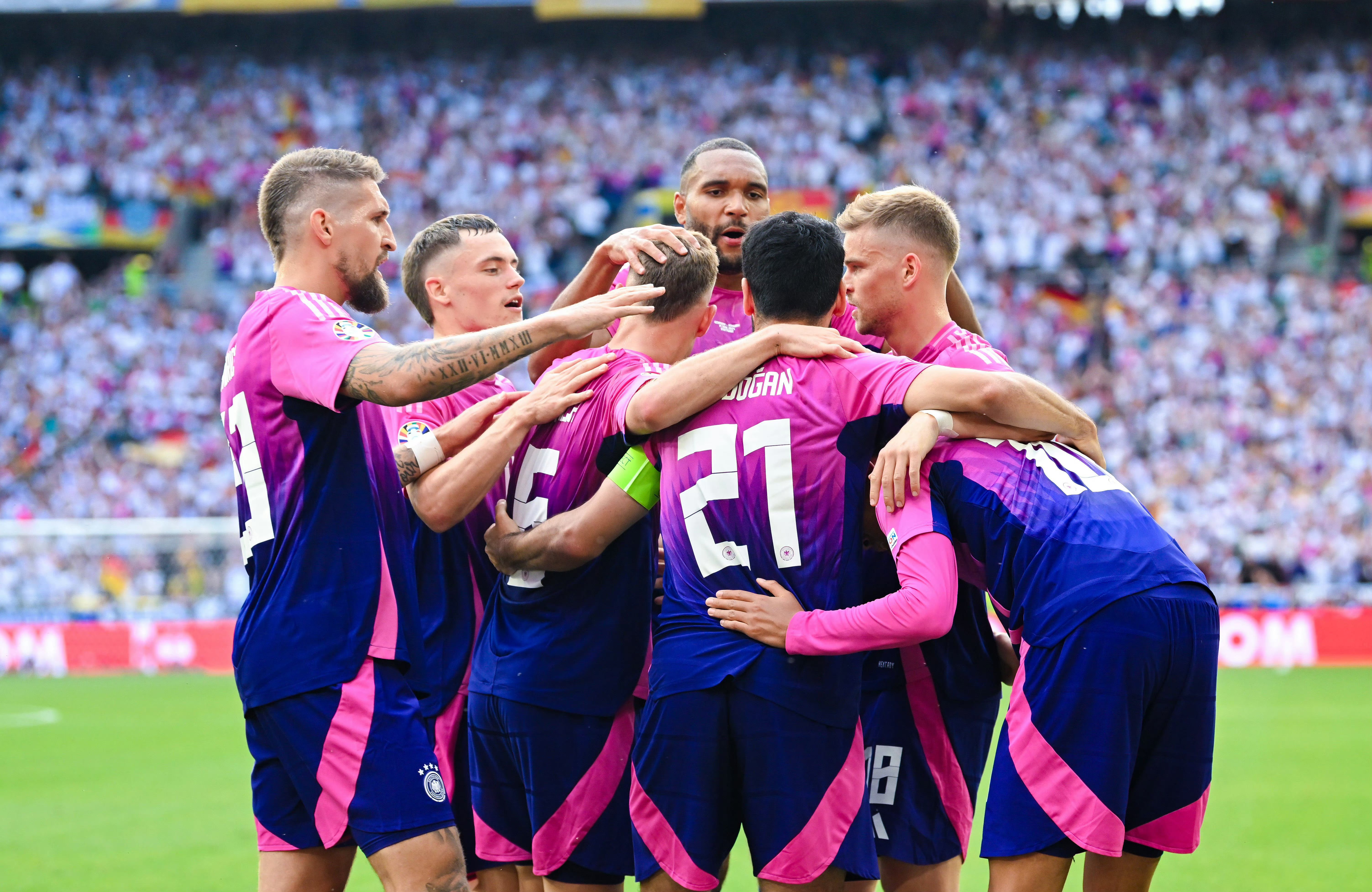 包含清晨国王杯焦点战，巴塞罗那防线松动，媒体盛赞，医务组通报恢复的词条