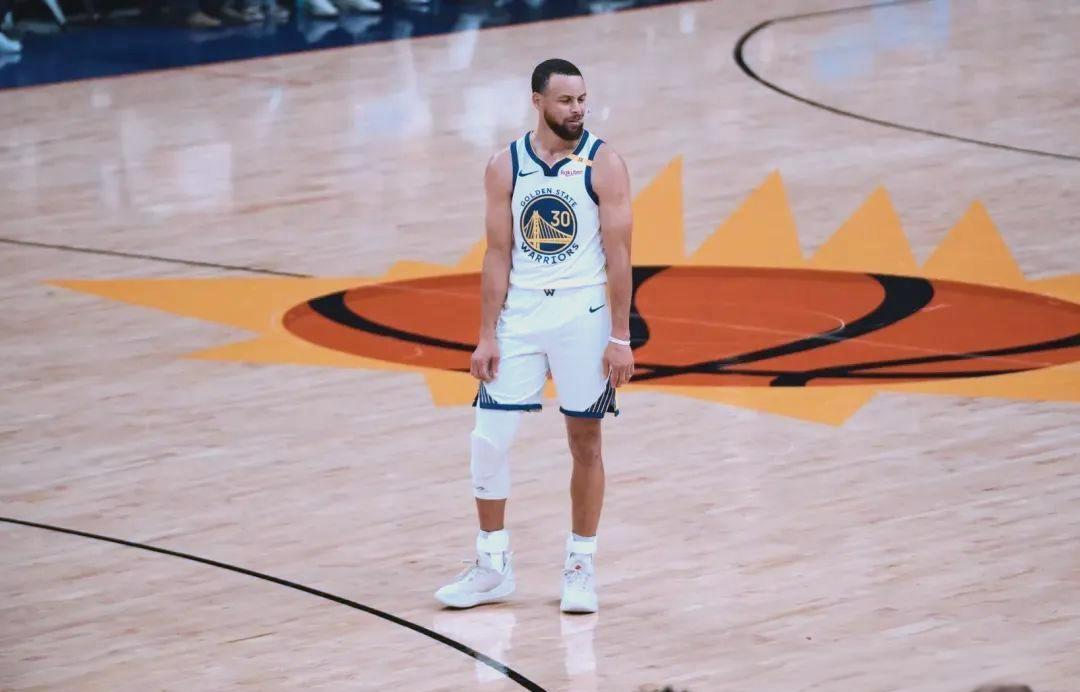 英雄联盟官网-NBA总决赛关键时刻再迎强敌，金州勇士内部沟通，主帅态度：悬念犹存，赛程密集仍需轮换的简单介绍